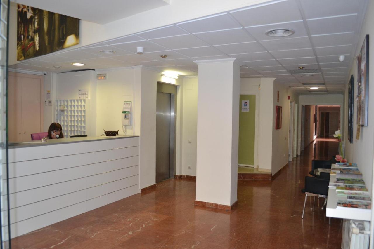 Residencia Universitaria Tagaste Barcelona Bagian luar foto