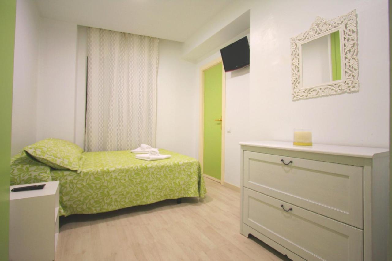 Residencia Universitaria Tagaste Barcelona Ruang foto